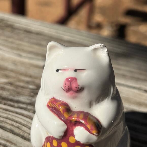 Vintage Clay Art Cat Salt & Pepper Shakers | 80s Whimsical Ceramic Kitchen Decor - Picture 5 of 16